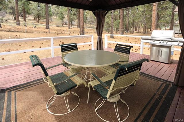 2324 Manzanita Lane, Big Bear CA: https://media.crmls.org/mediaz/ebc24a25-aecc-4f71-be48-b6c3eb6946ee.jpg