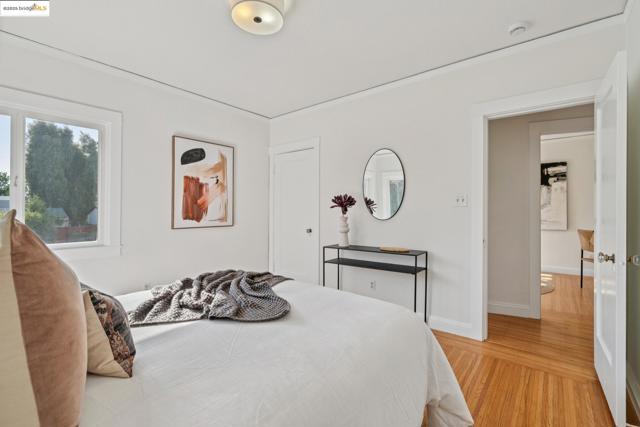 533 Lewis Ave, San Leandro CA: https://media.crmls.org/mediaz/ebc2904b-56f0-4605-88d0-f4c81f8c23e4.jpg