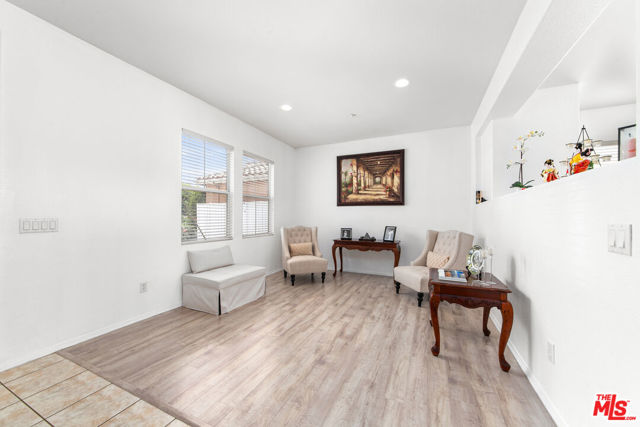 13041 Mesa Verde Way, Sylmar CA: https://media.crmls.org/mediaz/ebc3121a-9e27-4bf2-874f-7f5fd612aa3d.jpg