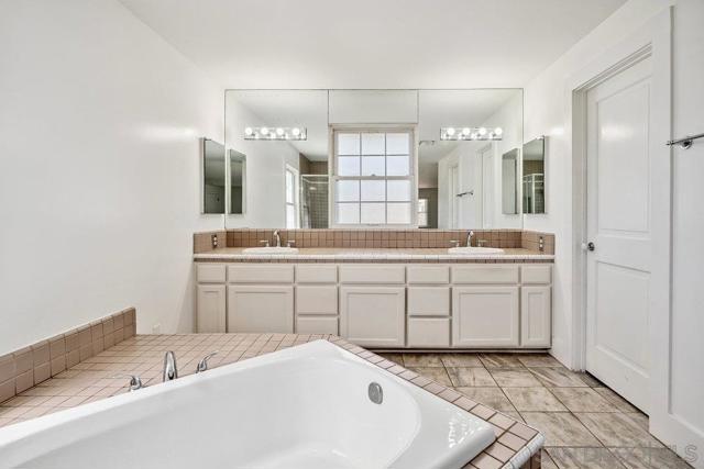 1312 3Rd St, Coronado CA: https://media.crmls.org/mediaz/ebc360d0-1094-4432-96a9-90a909a7b7cb.jpg