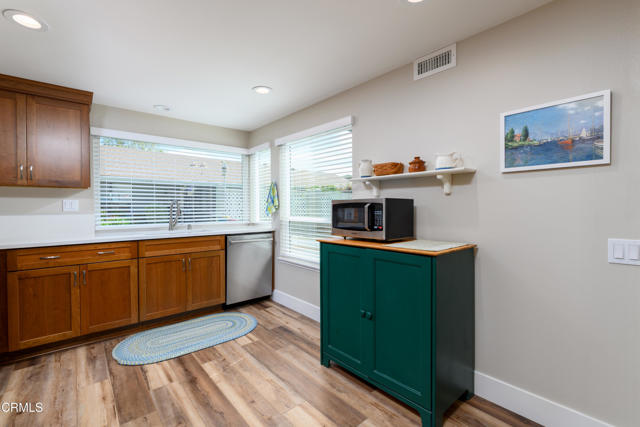 Detail Gallery Image 7 of 40 For 42308 Village 42, Camarillo,  CA 93012 - 2 Beds | 2 Baths