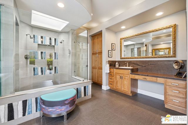 450 E Bogert Trail, Palm Springs CA: https://media.crmls.org/mediaz/ebc38c8e-684b-4d2f-a23f-f037064d8432.jpg