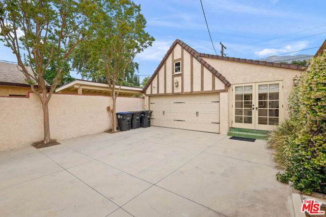 2005 Chilton Drive, Glendale CA: https://media.crmls.org/mediaz/ebc41b4e-8c52-44df-a90c-2df6736c9893.jpg