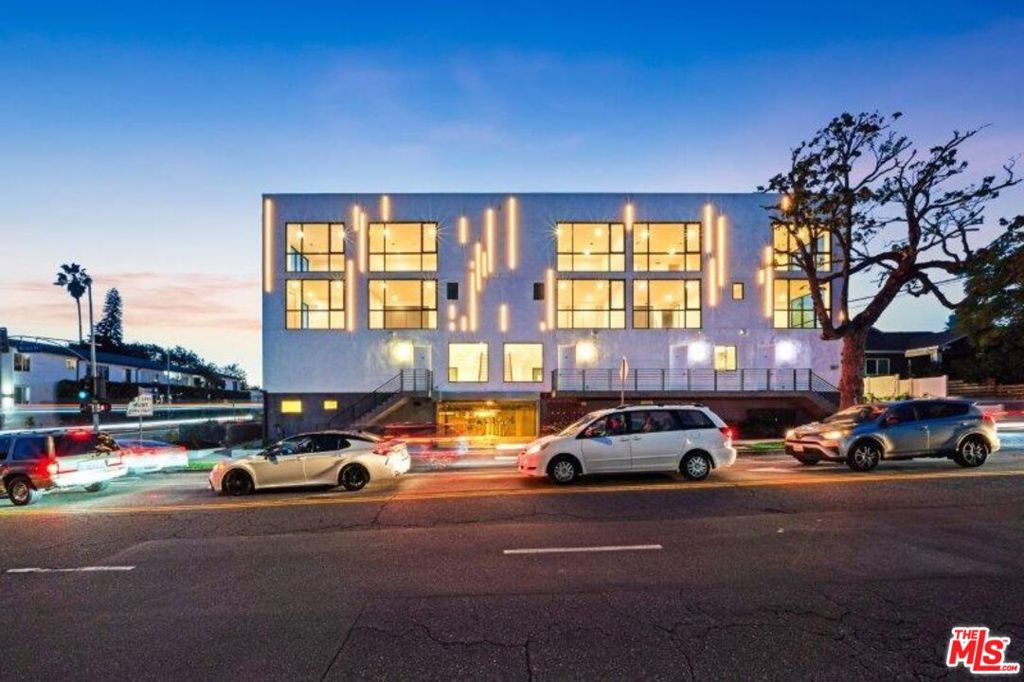 307 N Wilton Place #101
