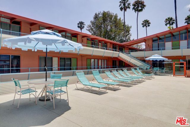 1400 N Hayworth Avenue, West Hollywood CA: https://media.crmls.org/mediaz/ebc456dc-7065-4dd9-acf9-069f2baee0c8.jpg