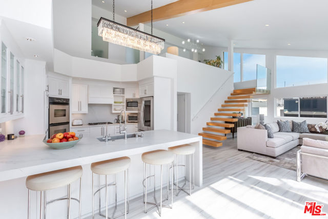 18 Union Jack Street, Marina del Rey CA: https://media.crmls.org/mediaz/ebc49597-30bf-419c-a891-773ca4cf7ccb.jpg