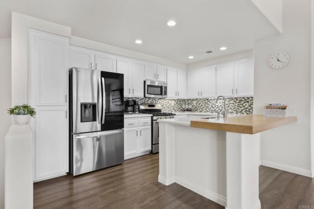 Detail Gallery Image 2 of 33 For 1324 Monument Trail Dr, Chula Vista,  CA 91915 - 2 Beds | 2 Baths