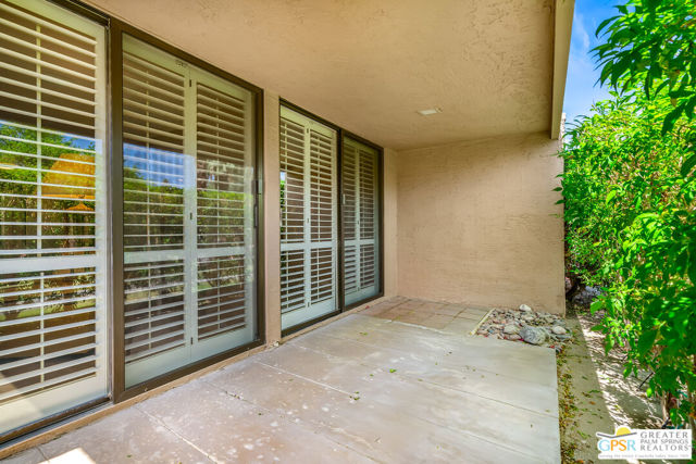 2557 N Whitewater, Palm Springs CA: https://media.crmls.org/mediaz/ebc509d5-2a4a-41b1-81eb-29dc384c7391.jpg