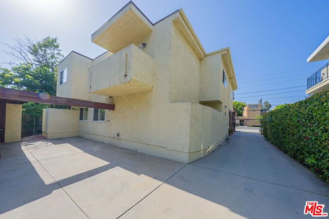 11120 Moorpark Street, 2 photo 21