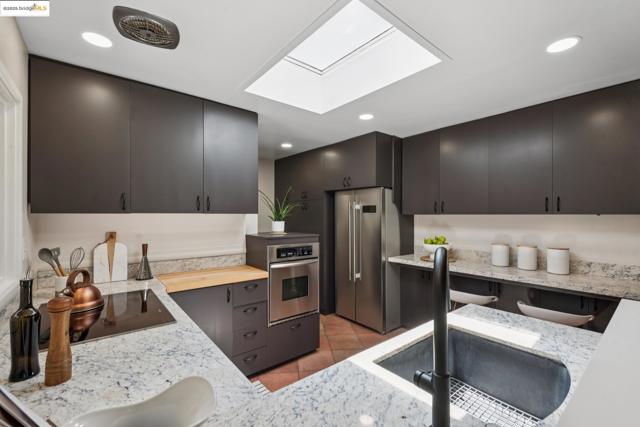 39 Norwood Ave, Kensington CA: https://media.crmls.org/mediaz/ebc587ba-09f6-44b0-b320-ab021d78367f.jpg
