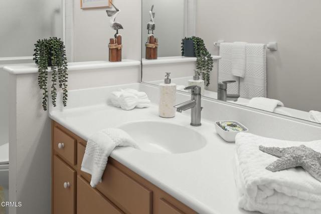 4907 Island View Street, Oxnard CA: https://media.crmls.org/mediaz/ebc5aadf-3a6f-4304-8971-6460498cc8a7.jpg