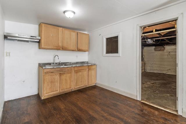 335 W 20th Street, Merced CA: https://media.crmls.org/mediaz/ebc5f1f9-e006-46e9-adbf-40d82e850a43.jpg