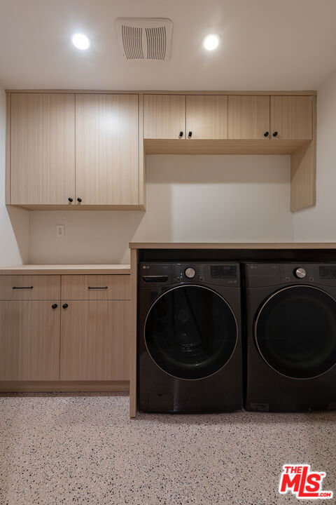 3977 Oeste Avenue, Studio City CA: https://media.crmls.org/mediaz/ebc72d88-d8a7-4d23-961d-2f71b6f73d3e.jpg