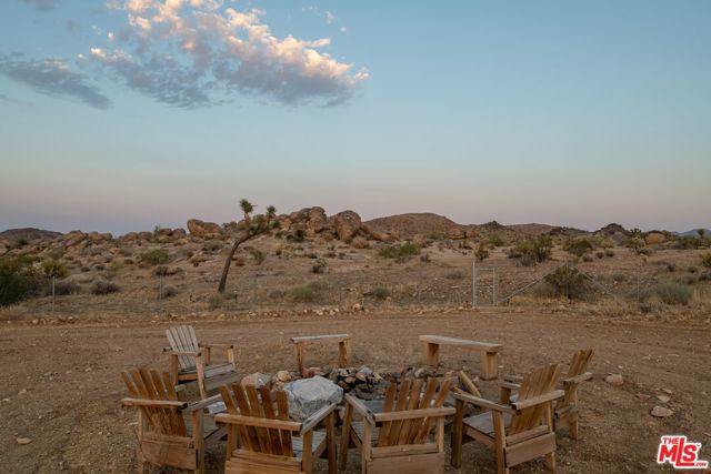 59855 Security Drive, Yucca Valley CA: https://media.crmls.org/mediaz/ebc7950e-f13d-4823-9763-aa6ba2dd12ca.jpg