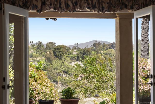 6518 Monte Fuego, Rancho Santa Fe CA: https://media.crmls.org/mediaz/ebc7d591-5528-4da4-baf4-3472ee496ed7.jpg