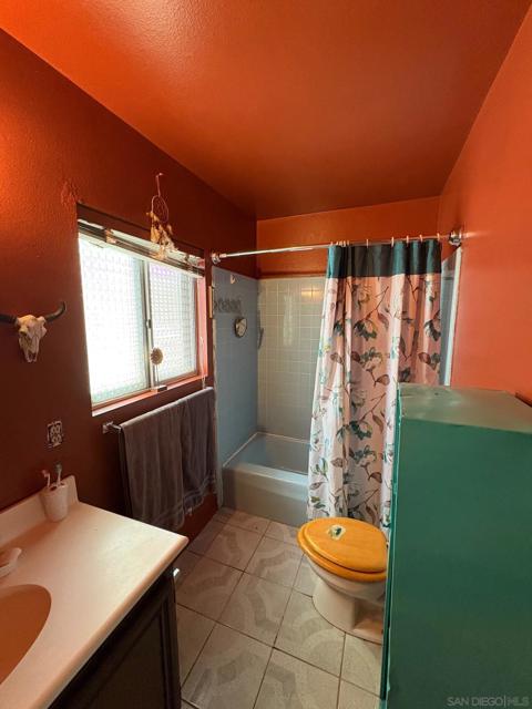 44622 Holtville Ave, Jacumba CA: https://media.crmls.org/mediaz/ebc8265a-b14b-4914-b770-70dffa808e1b.jpg