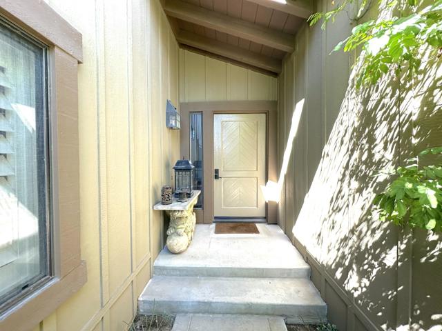 107 Tanglewood Trail, Palm Desert CA: https://media.crmls.org/mediaz/ebc8988c-d842-4a6c-b681-bc45d3d419cc.jpg