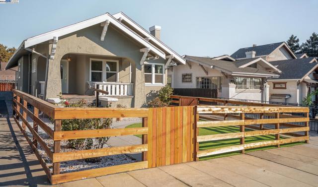 2232 Rosedale Ave, Oakland CA: https://media.crmls.org/mediaz/ebc8cc31-ca25-4b58-9020-8798cbb9e82d.jpg