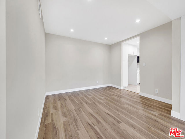 1325 Valley View Road, 201 photo 4