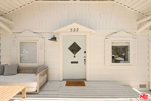 522 Altair Place, Venice CA: https://media.crmls.org/mediaz/ebca388d-4567-4a01-aedd-b584a1953e1c.jpg