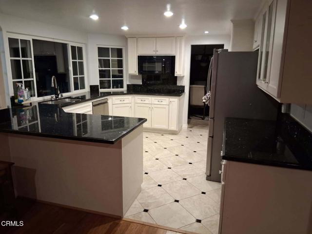 Detail Gallery Image 3 of 4 For 2178 Westwood Dr, Camarillo,  CA 93010 - 4 Beds | 3 Baths