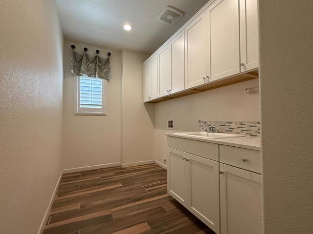 830 Auction Street, Los Banos CA: https://media.crmls.org/mediaz/ebcb9550-0d55-49f5-a7c4-fdc789596f0d.jpg