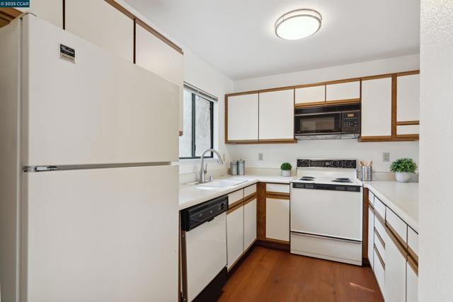 1731 S Villa Way, Walnut Creek CA: https://media.crmls.org/mediaz/ebcbd4a4-6ff5-4f0c-8a23-bce69c961bbd.jpg