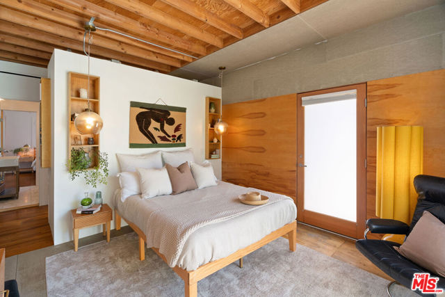 2311 Glencoe Avenue, Venice CA: https://media.crmls.org/mediaz/ebcc1047-1f42-4583-aec7-f06ab2281c83.jpg