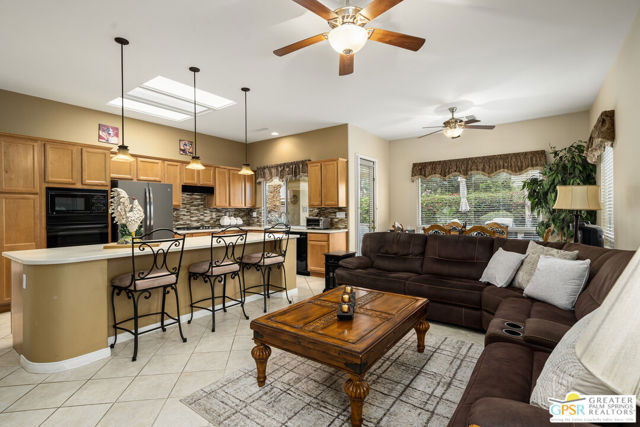 35707 Stonebriar Drive, Palm Desert CA: https://media.crmls.org/mediaz/ebcc298c-a3f1-44f3-8e09-0a0a3f6bee48.jpg