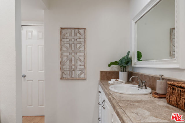 4350 Via Dolce, Marina del Rey CA: https://media.crmls.org/mediaz/ebcc9150-80f1-42b3-9d31-ffb1773d2738.jpg