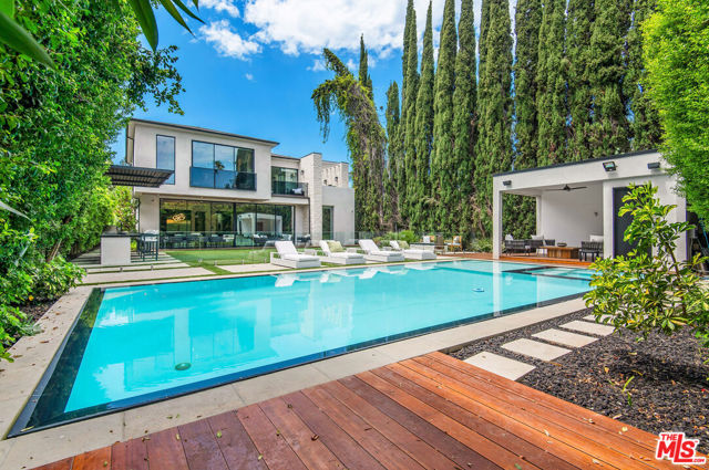 4544 Woodley Avenue, Encino CA: https://media.crmls.org/mediaz/ebcd1e1f-4f9d-4bff-b5ff-8d160806d9ac.jpg