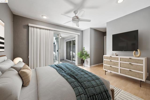 325 Kitty Hawk Rd, Alameda CA: https://media.crmls.org/mediaz/ebcd2341-6525-46c2-acbf-600a0602c9dc.jpg