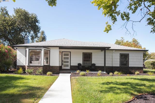3208 McNutt, Walnut Creek CA: https://media.crmls.org/mediaz/ebcd7c31-6409-442d-ab31-b378512395a6.jpg