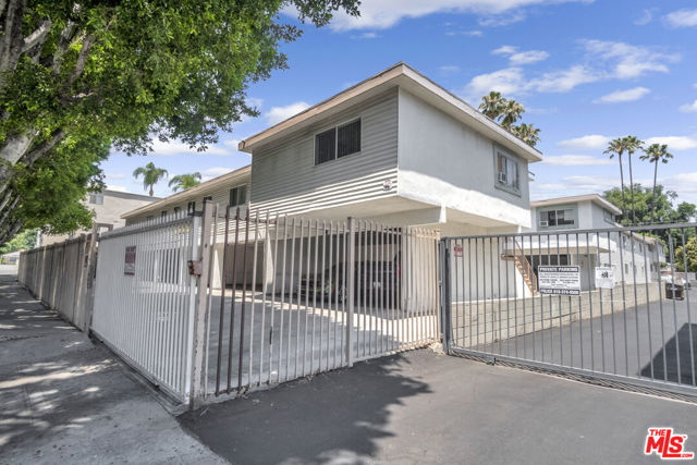 20234 Roscoe Boulevard, Winnetka CA: https://media.crmls.org/mediaz/ebcd8223-39b4-4113-b088-b331d08b89fb.jpg