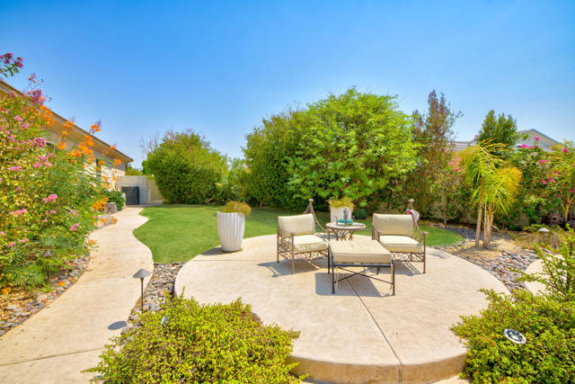 7 Chopin Court, Rancho Mirage CA: https://media.crmls.org/mediaz/ebce03b9-adfc-4369-99c7-be55f4fe50a6.jpg