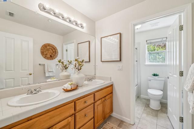 4110 Mystic View Ct, Hayward CA: https://media.crmls.org/mediaz/ebce5a87-da2f-473e-8ab2-9df1e66ce4f7.jpg