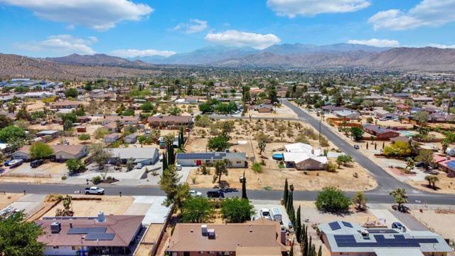 7592 Hanford Avenue, Yucca Valley CA: https://media.crmls.org/mediaz/ebced873-104c-4004-b9ad-3dcd5e1a7241.jpg