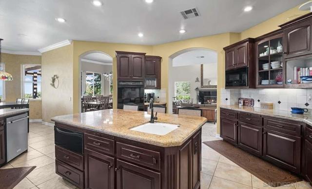21100 Paseo Montana, Murrieta CA: https://media.crmls.org/mediaz/ebcf0c1f-aafa-4042-b05b-6206b1e926d3.jpg