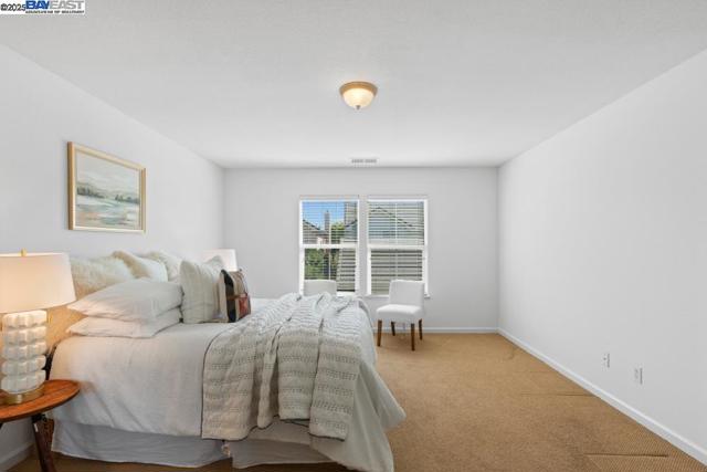 1525 Whispering Oaks Way, Pleasanton CA: https://media.crmls.org/mediaz/ebcf166e-6997-4cfd-8d2c-df1cced75b7c.jpg