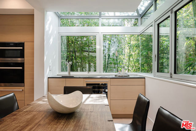 532 6th Street, Manhattan Beach CA: https://media.crmls.org/mediaz/ebcf183a-e3fb-4160-9f31-8d9d43b85daf.jpg