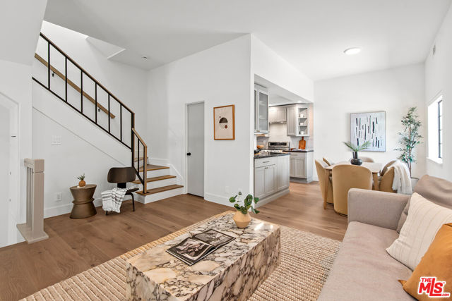 3516 Via Dolce, Marina del Rey CA: https://media.crmls.org/mediaz/ebcf35ca-40a3-4eb3-8fba-1c3ada12b3b0.jpg