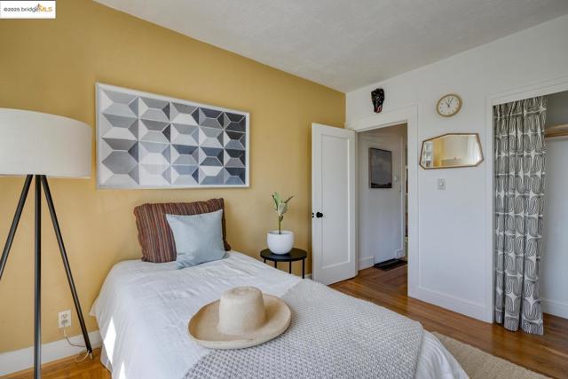 2901 Monticello AVE, Oakland CA: https://media.crmls.org/mediaz/ebcf8b2e-2725-4858-9c21-7ecaccda1df9.jpg