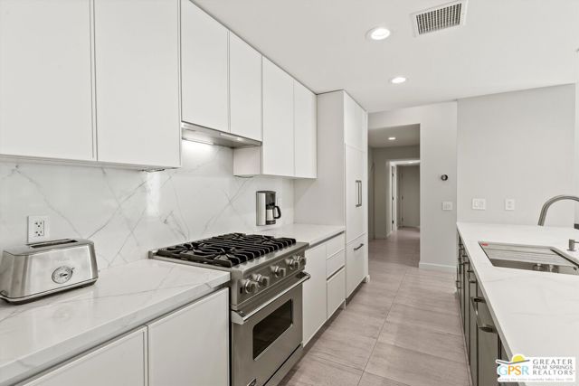 1062 Hunter Drive, Palm Springs CA: https://media.crmls.org/mediaz/ebd00cc8-fe59-4fd2-8fe6-6b7f8fdcd9c6.jpg