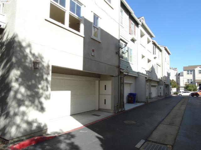 1150 Summer Ln, Richmond CA: https://media.crmls.org/mediaz/ebd1028e-4774-4135-9360-f278b0efb2c0.jpg