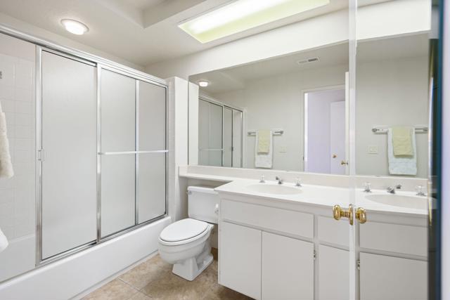 357 Desert Falls E Drive, Palm Desert CA: https://media.crmls.org/mediaz/ebd16021-11df-42de-b099-237637574f09.jpg
