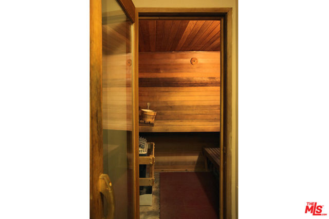 4455 Los Feliz Boulevard, Los Angeles CA: https://media.crmls.org/mediaz/ebd18150-cdb0-4a66-a569-40fe01ca6c1b.jpg