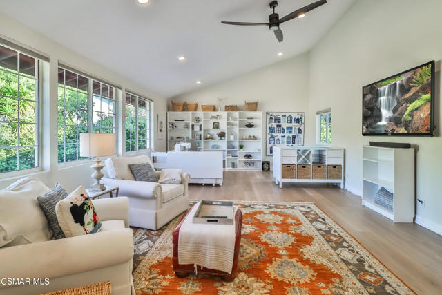 2328 Otono Circle, Thousand Oaks CA: https://media.crmls.org/mediaz/ebd20dcd-8cc6-4c38-8442-85cc2a2171c0.jpg