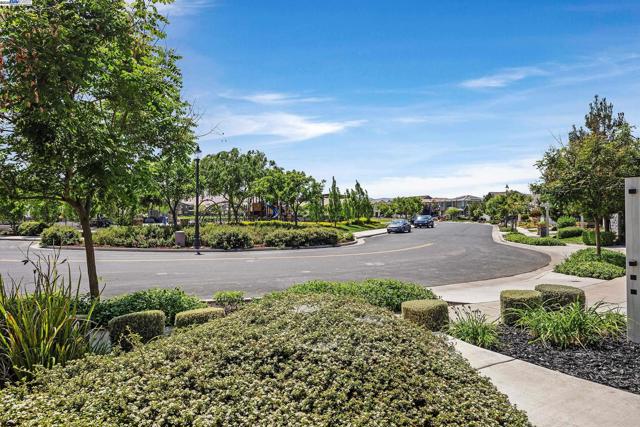 3838 Santa Fe Lane, Tracy CA: https://media.crmls.org/mediaz/ebd2b663-a67e-4d31-b6c6-1cd000a785de.jpg