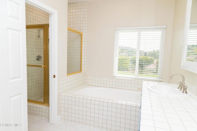 3154 Provence Place, Thousand Oaks CA: https://media.crmls.org/mediaz/ebd36281-5571-464c-b747-3de2238ab53e.jpg
