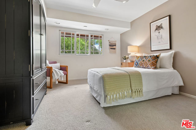4734 Louise Avenue photo 45